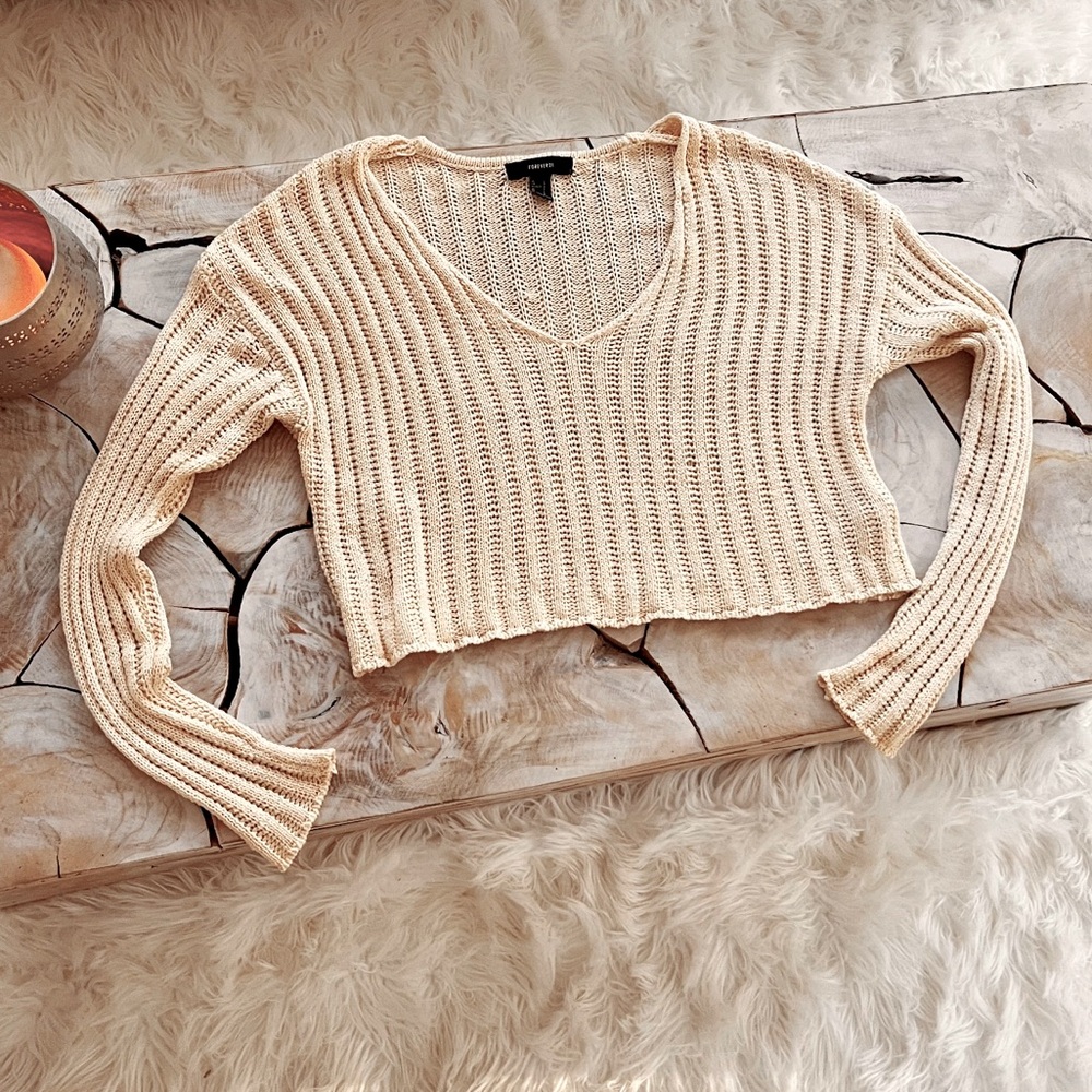FOREVER 21 CROPPED V NECK CREAM SWEATER ✨